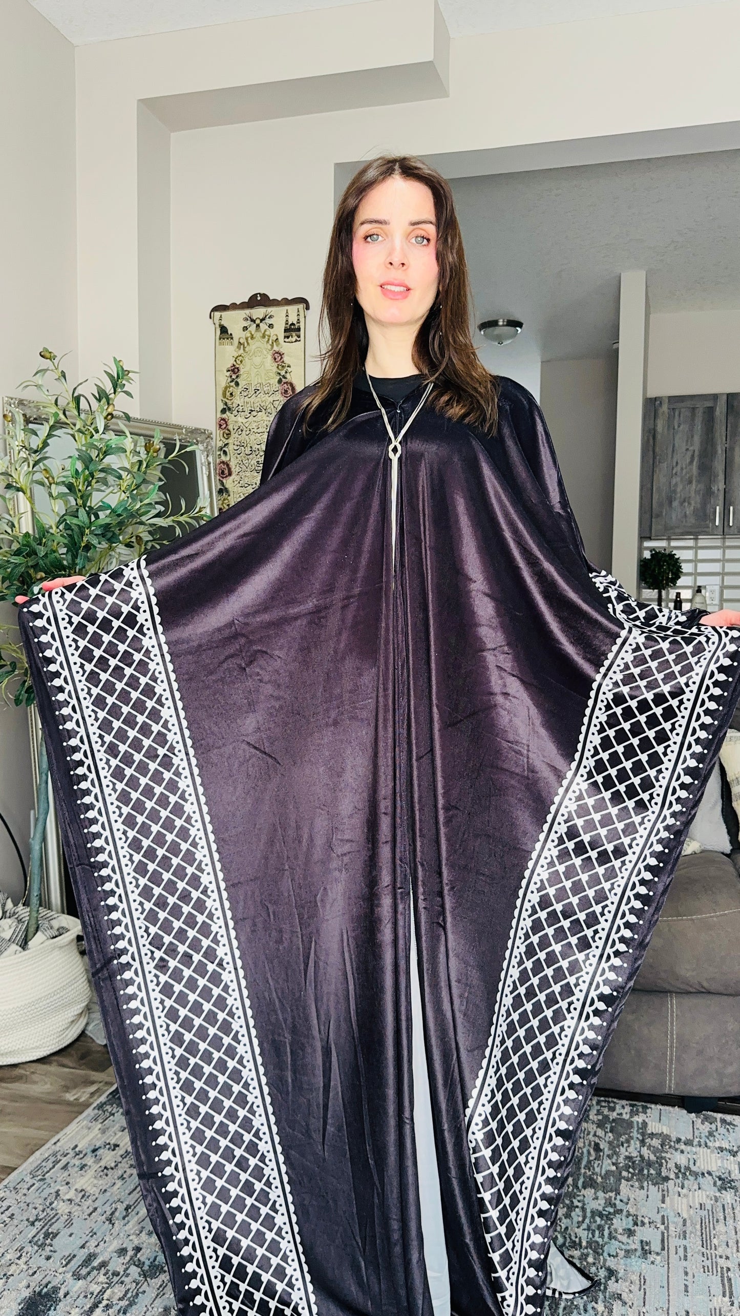 Velvet Keffiyeh‑Print Statement Kimono بشت الحطة