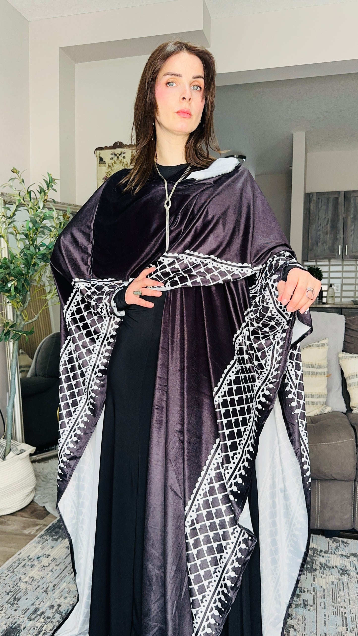 Velvet Keffiyeh‑Print Statement Kimono بشت الحطة