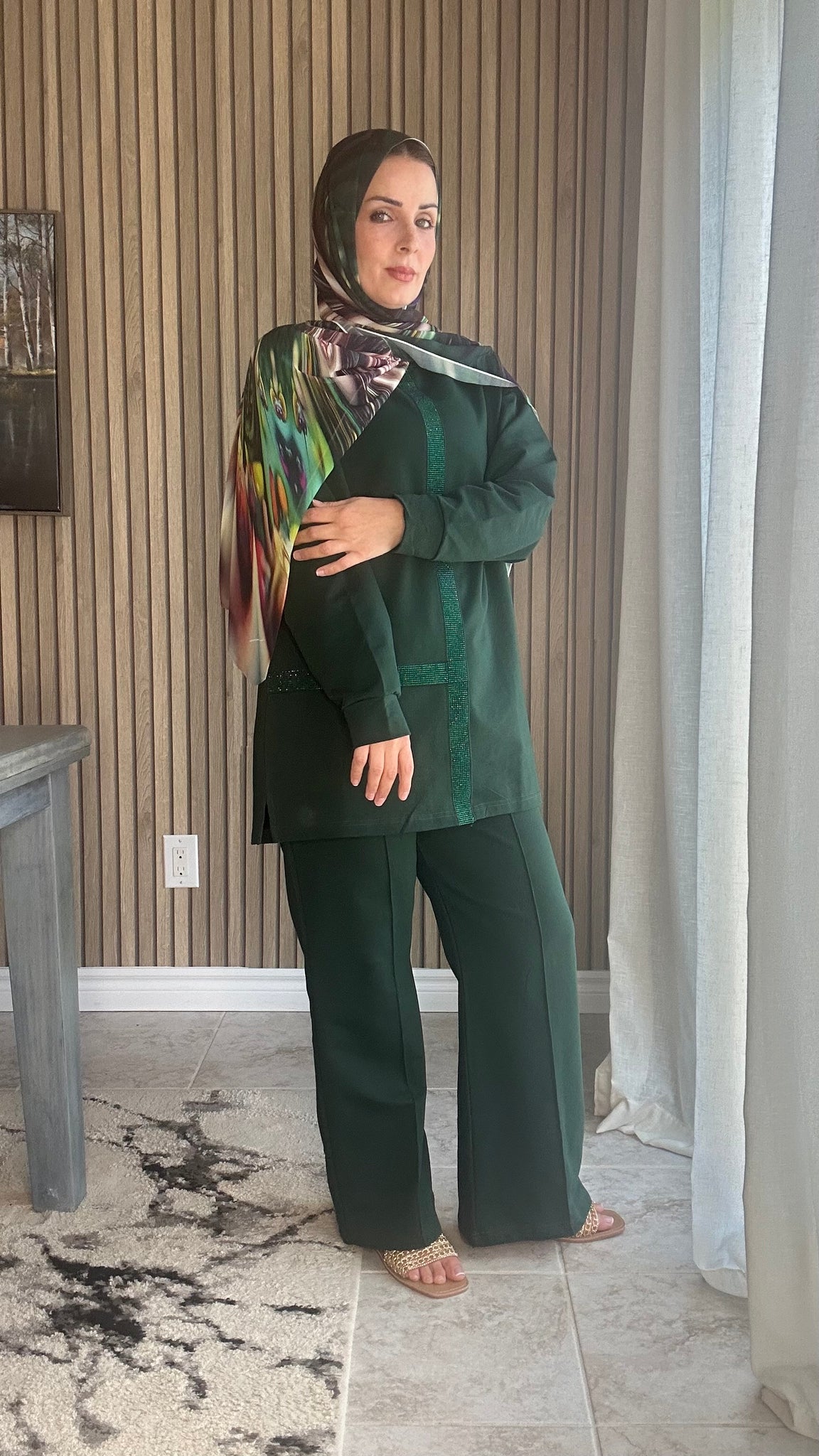 Women’s Oversized Beaded Sweatshirt & Straight-Leg Pants Set – Casual Streetwear Look