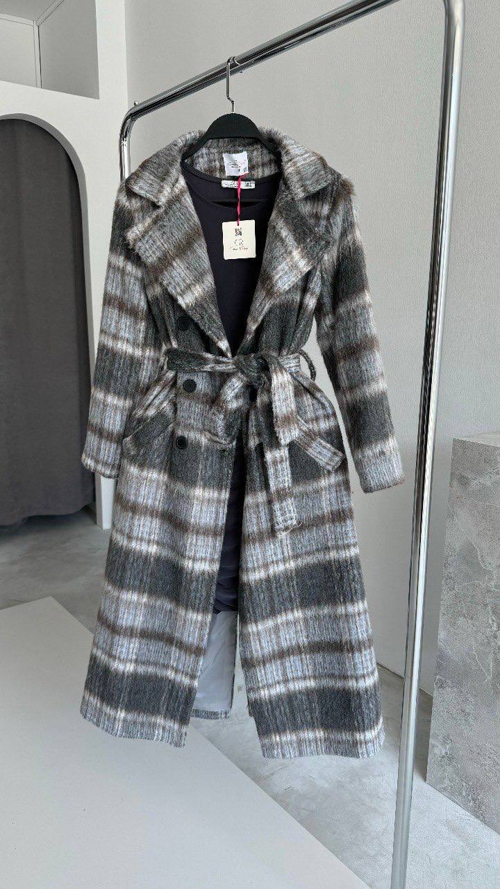 Timeless Plaid Belted Coat – Double-Breasted Elegance