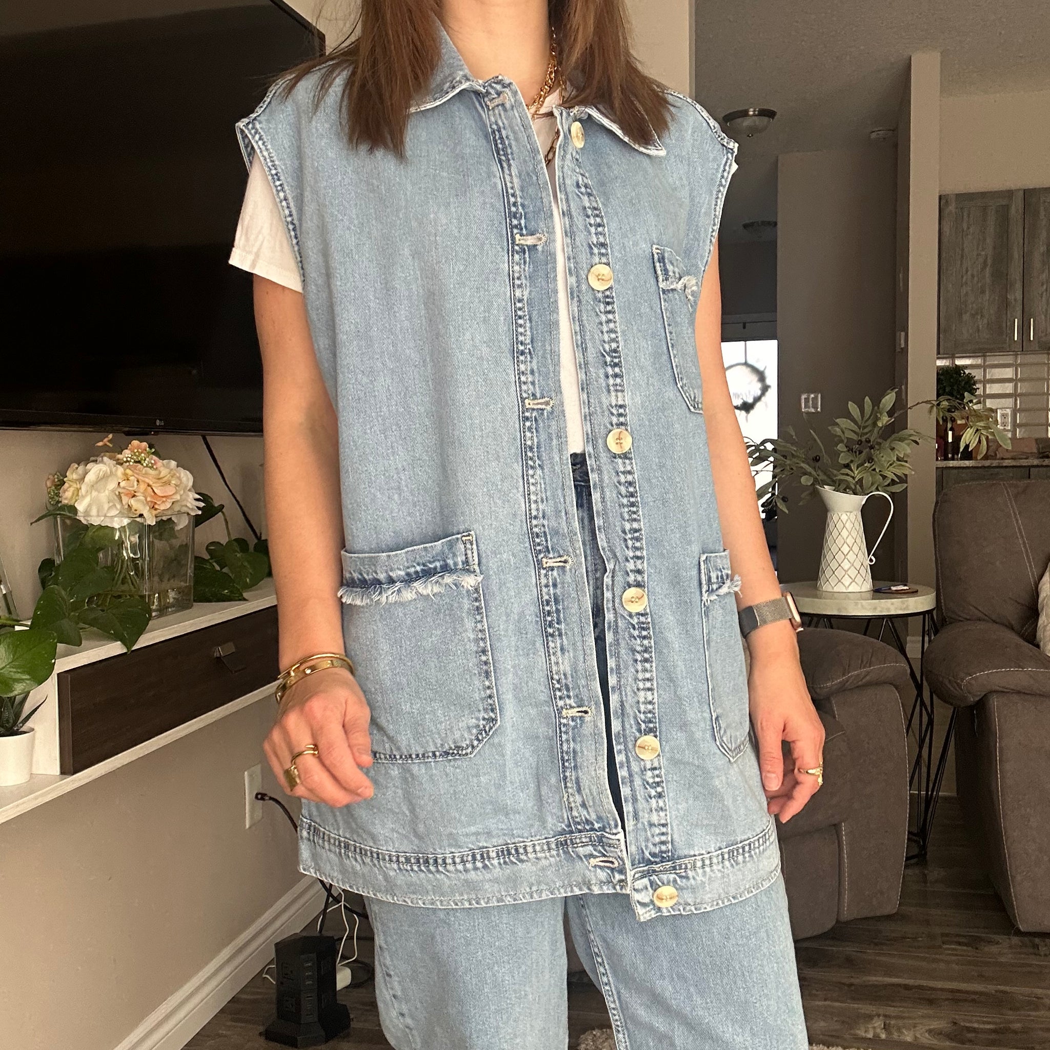 Button-Front Denim Vest – Structured Layer with Everyday Edge