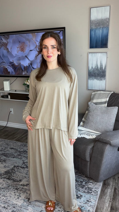 Two‑Piece Relaxed Fit Oysho Set with Wide‑Leg Pants تراك الطيارة