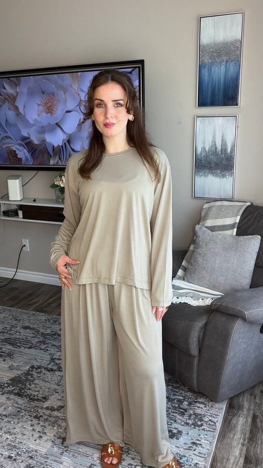 Two‑Piece Relaxed Fit Oysho Set with Wide‑Leg Pants تراك الطيارة