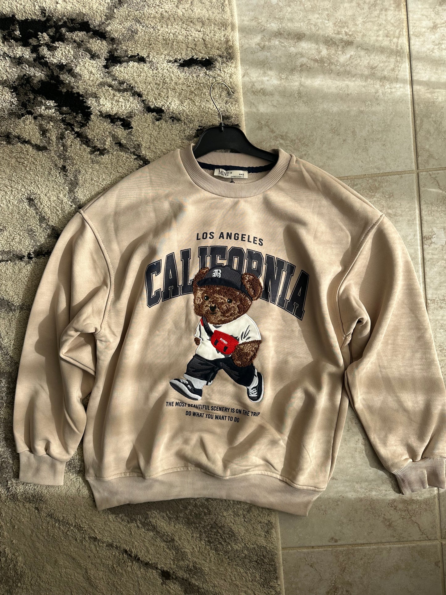 California Bear Graphic Sweatshirt – Vintage-Inspired Streetwear