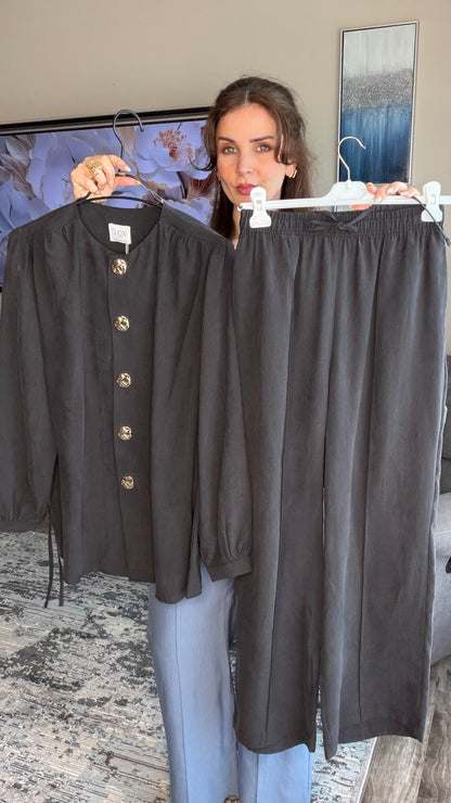 Two‑Piece Buttoned Set with Wide‑Leg Pants by ikoll